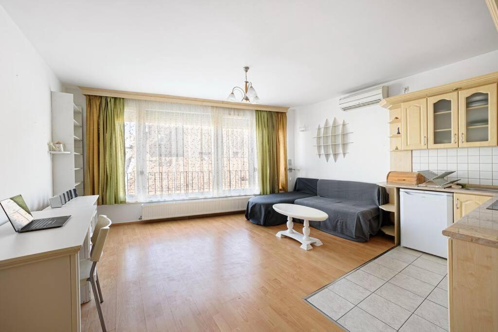 Lovely Apartment In City Centre For 4 Guests Budapest Eksteriør bilde
